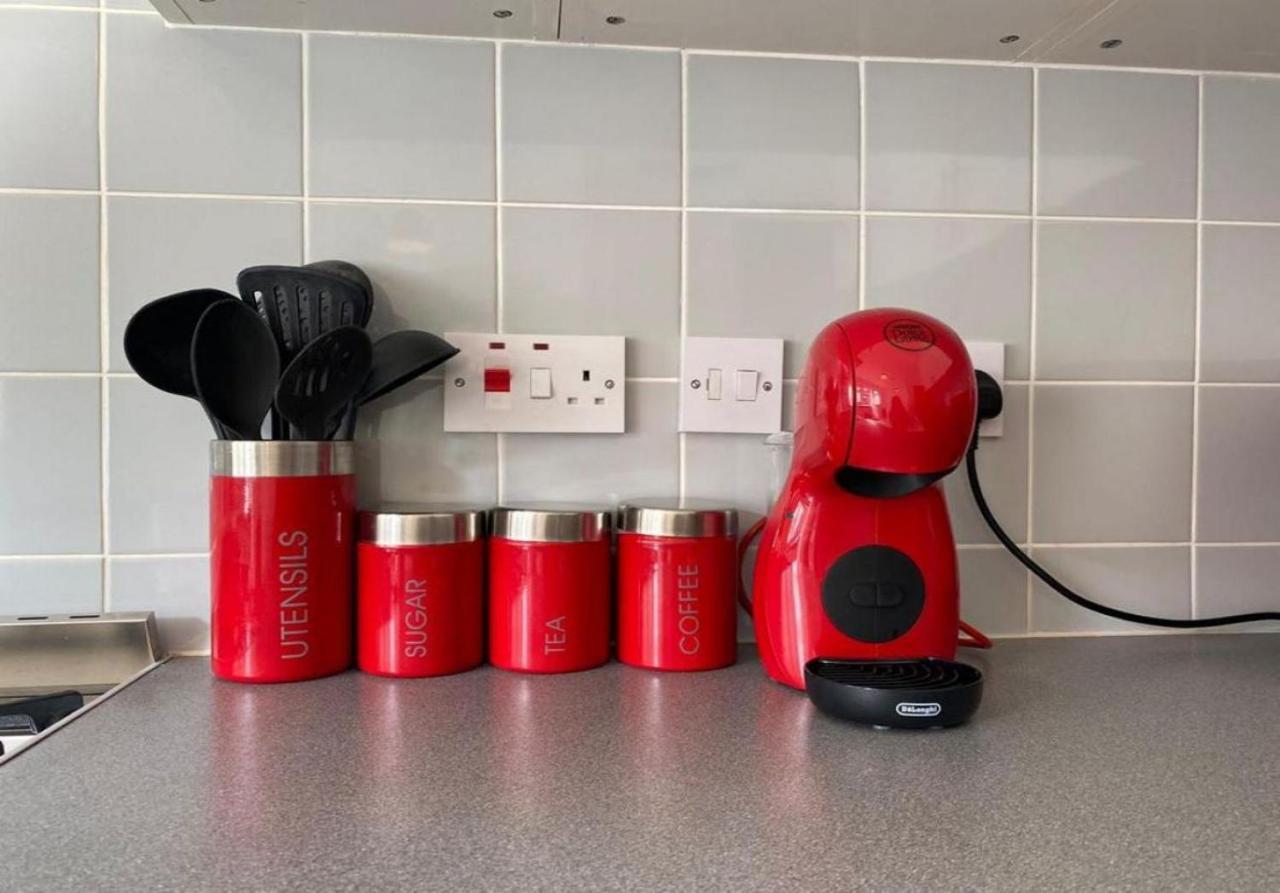 Stunning Four Bedroom House Close To Excel, O2 & With Free Parking * Londra