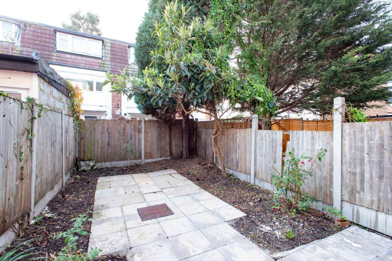 Casa vacanze Stunning Four Bedroom House Close To Excel, O2 & With Free Parking Londra