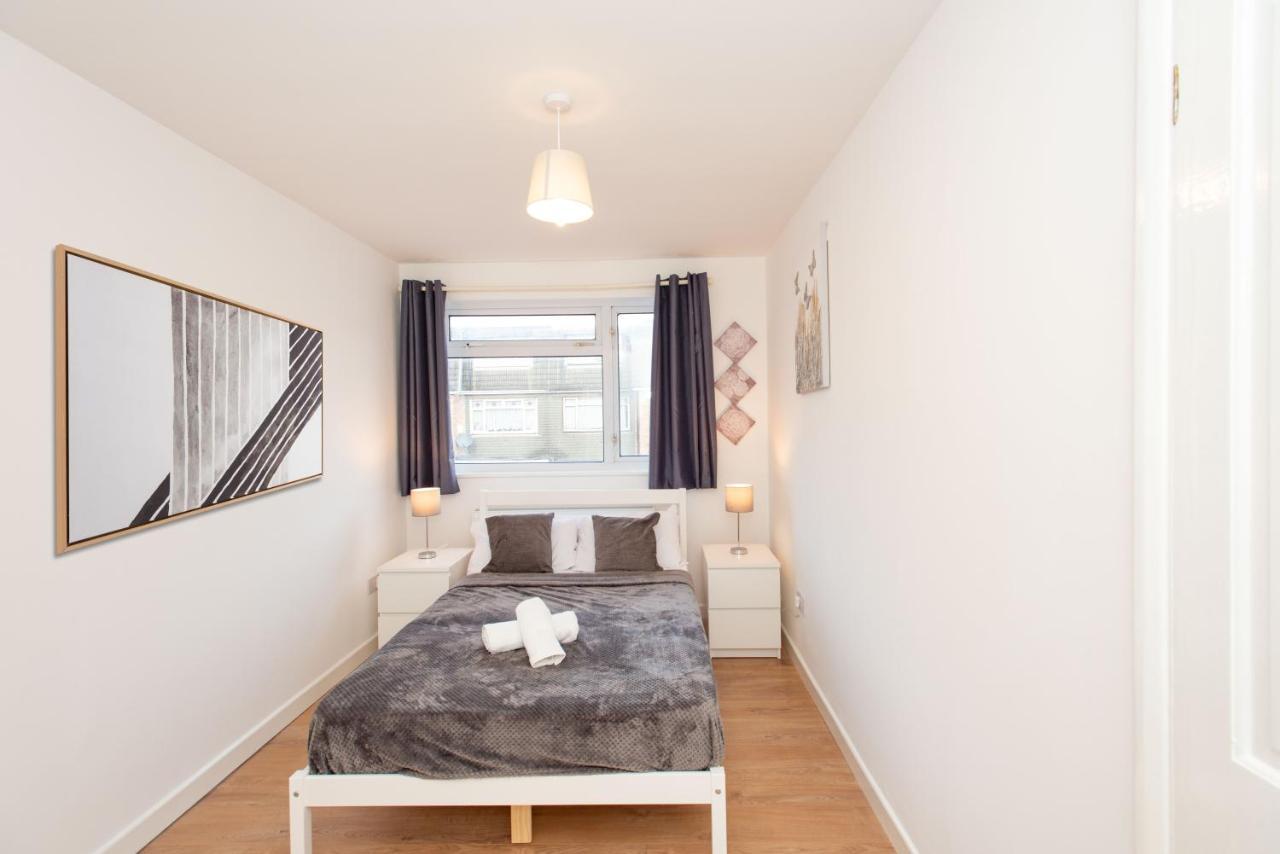 Stunning Four Bedroom House Close To Excel, O2 & With Free Parking Casa vacanze Londra