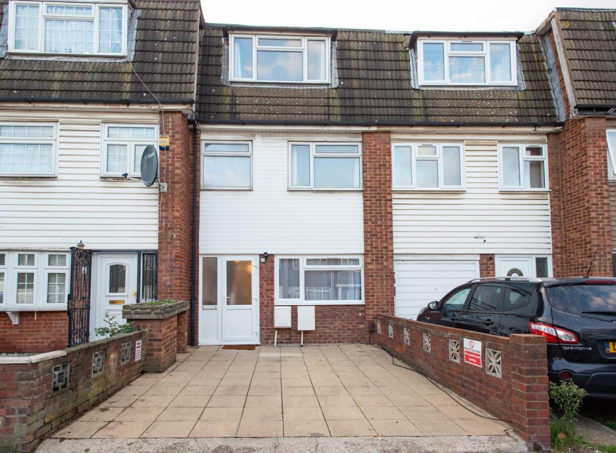 Casa vacanze Stunning Four Bedroom House Close To Excel, O2 & With Free Parking