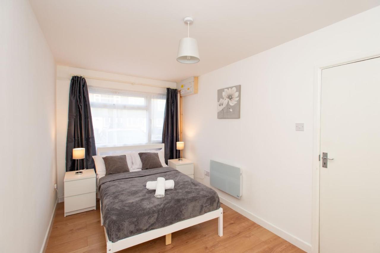 Stunning Four Bedroom House Close To Excel, O2 & With Free Parking Casa vacanze Londra
