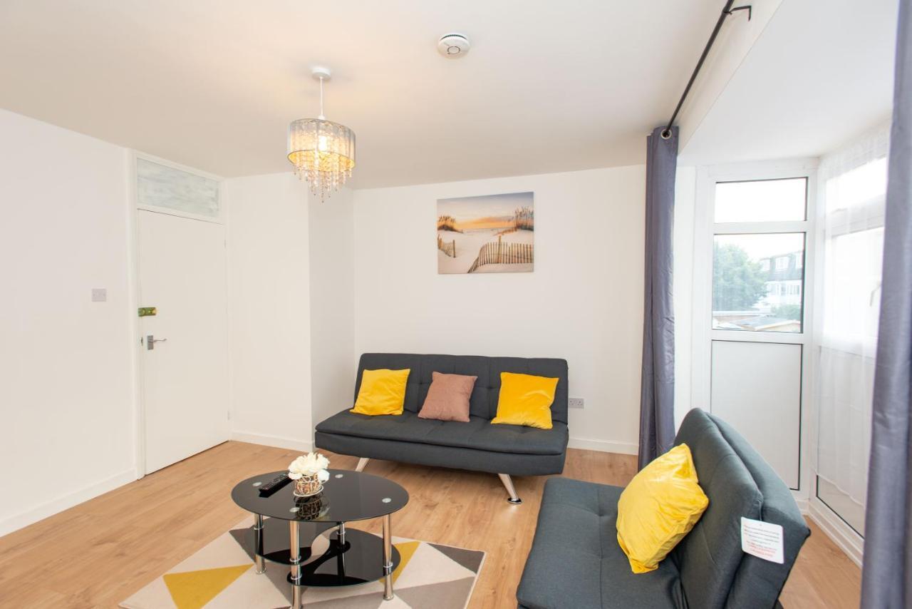 Stunning Four Bedroom House Close To Excel, O2 & With Free Parking Casa vacanze *