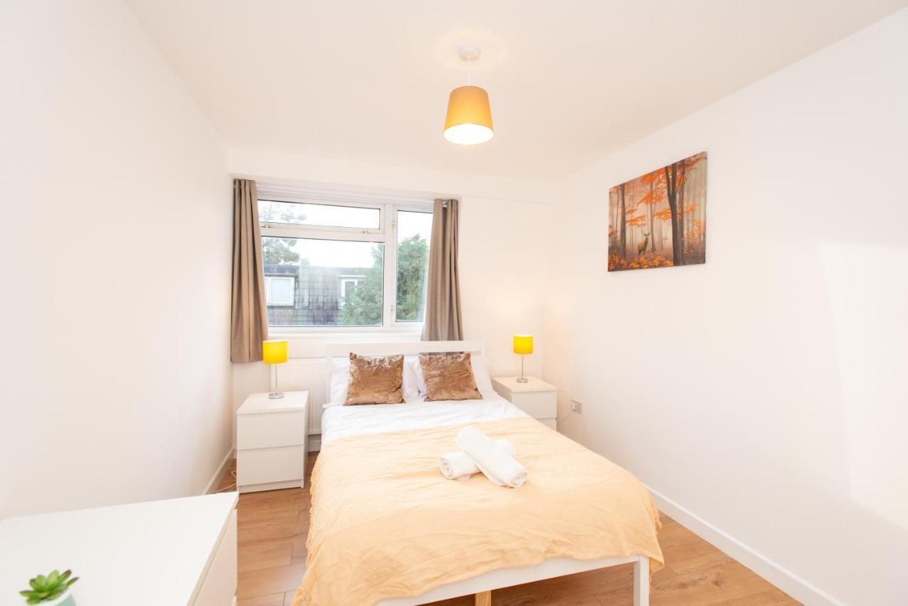 Stunning Four Bedroom House Close To Excel, O2 & With Free Parking Casa vacanze